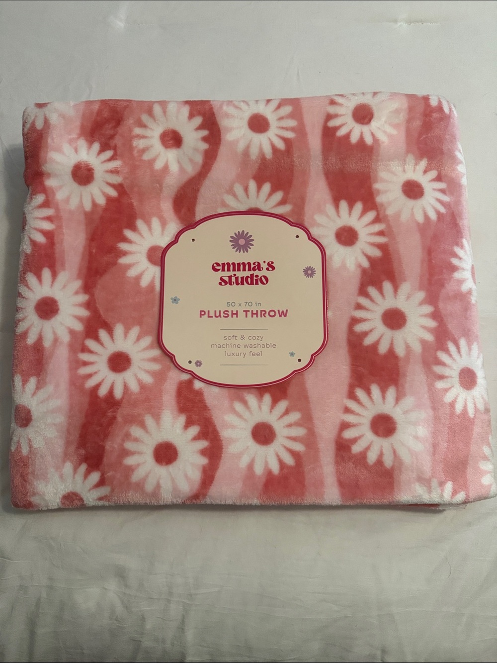 Emma's Studio Plush Throw - Pink Daisy Pattern